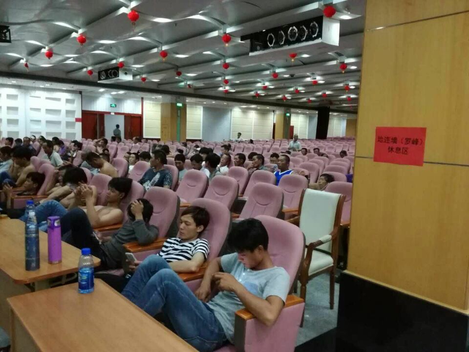 严阵以待 防御台风“妮妲”4.jpg